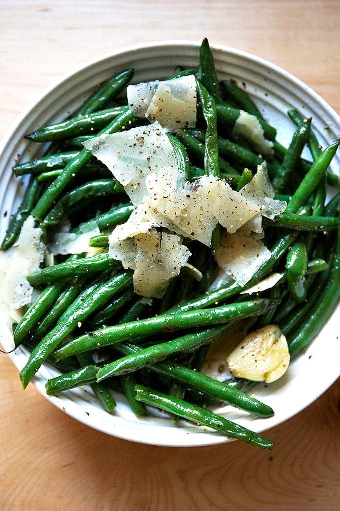 5 ingredient 8 minute skillet green beans - Article 1